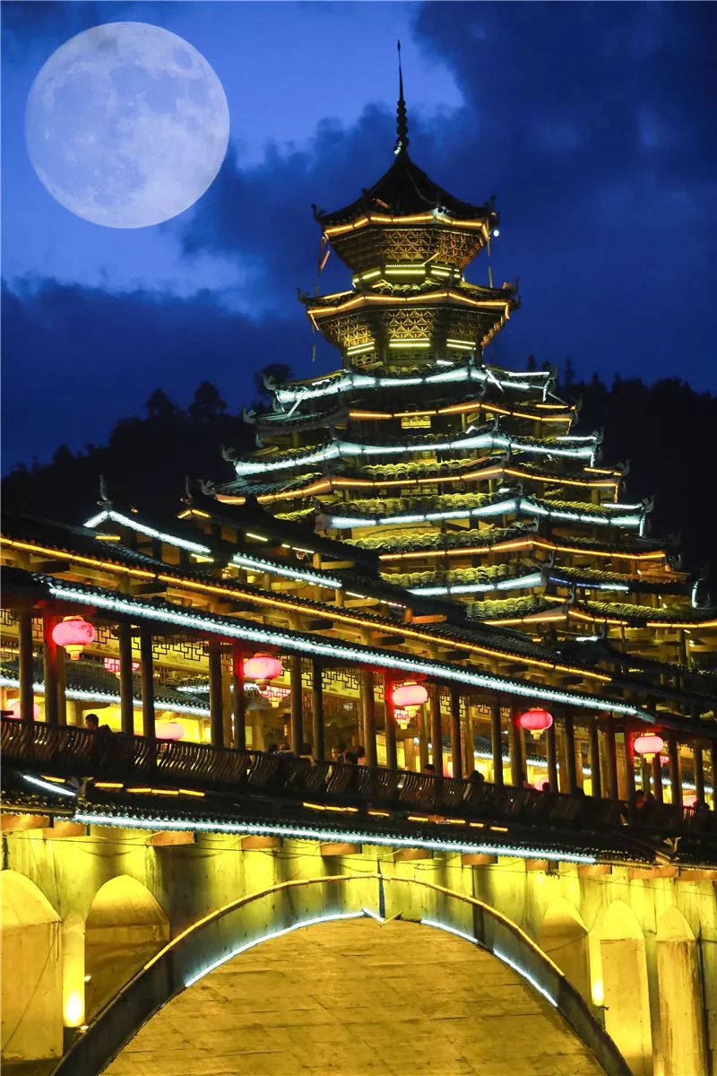 今天看玉屏月儿圆