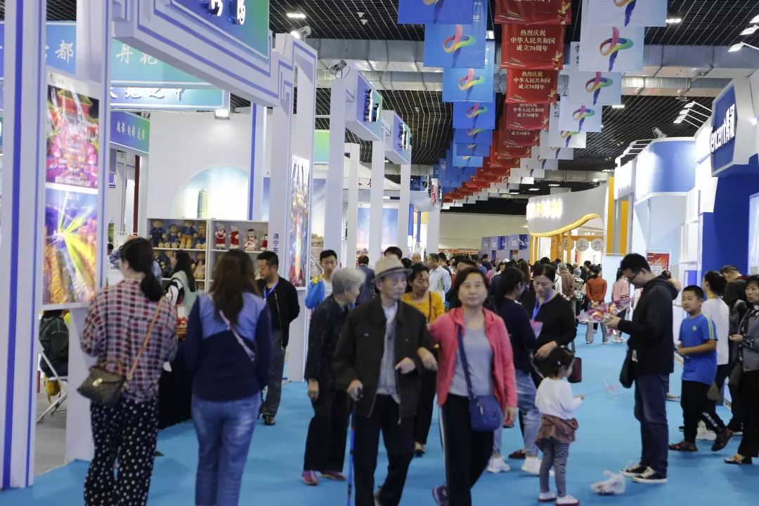 洛阳旅发集团承办的第二届中原文化旅游产业博览会在洛阳会展中心开幕