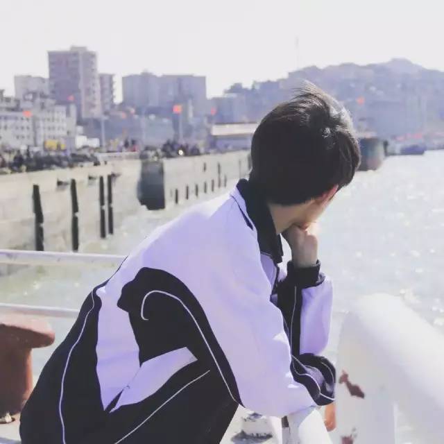 王源ins晒海边自拍日常宠粉超有爱粉丝终于等到他回头