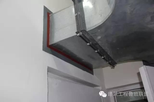 亮点做法19:桥架,风管,管道穿墙和楼板封堵采用定制塑料环,铝塑板和
