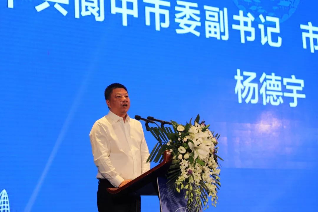 中共阆中市委副书记,市长杨德宇在发言中指出:谨代表阆中市委市政府向