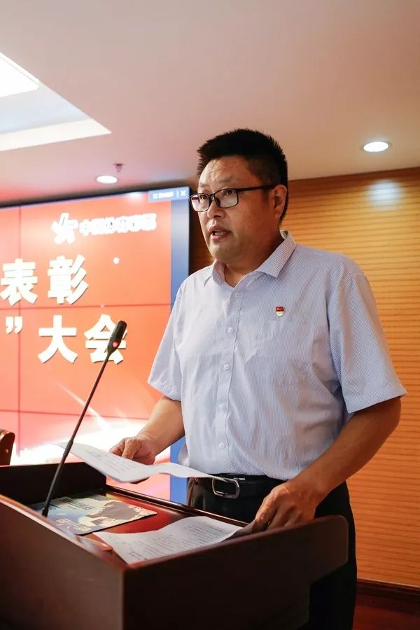 于斌宣读了表彰决定会上在今年国家体彩中心开展的"体彩追梦人"活动中