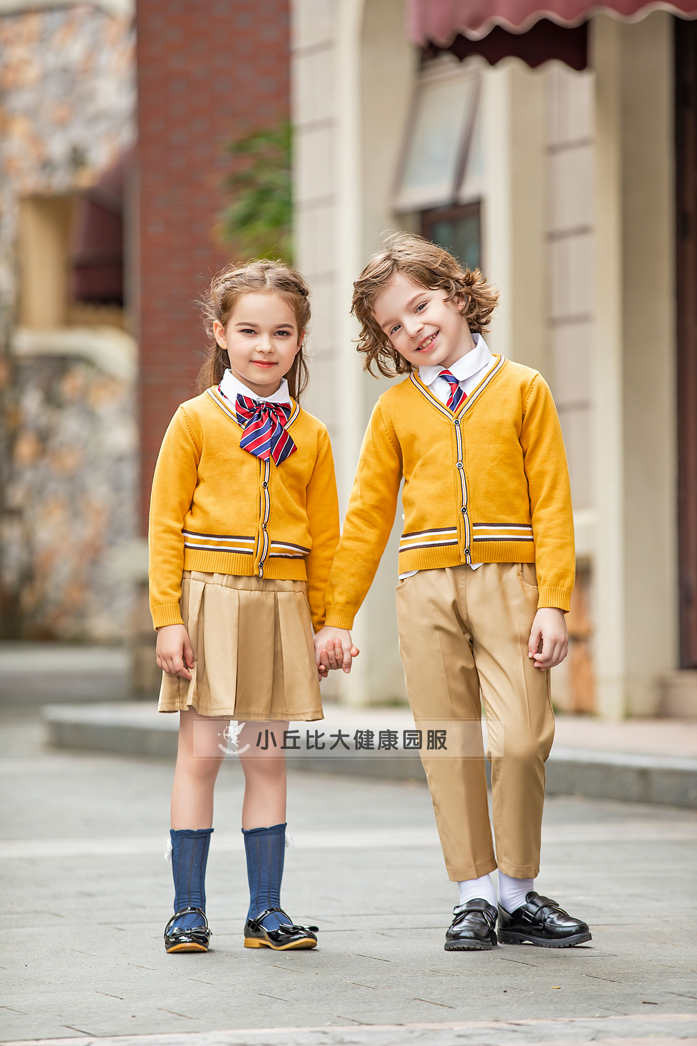 黄色夏季幼儿园园服-幼儿园运动服-深圳迪斯伊儿服装公司