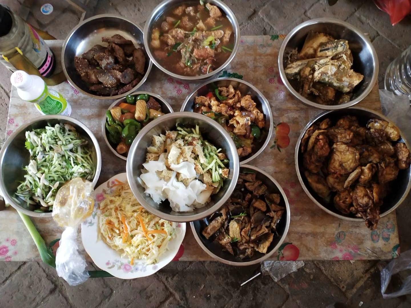 原创8个朋友晒农村饭菜味道极其鲜美都夸好吃无比人人都吃撑了