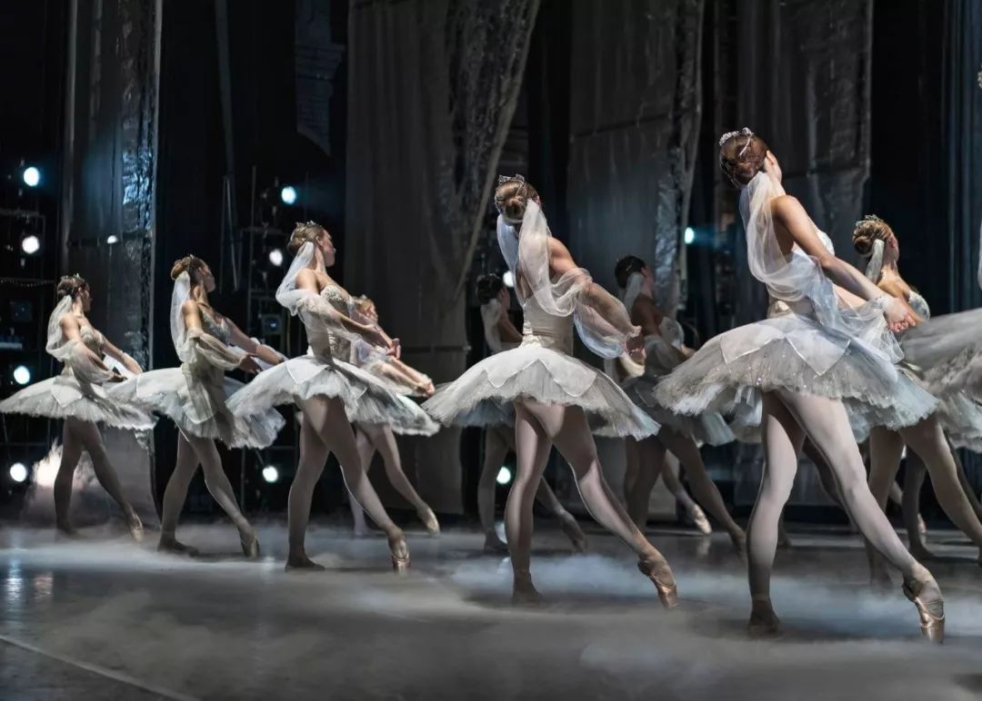 盘点那些让你怦然心动的超美芭蕾群舞名场面