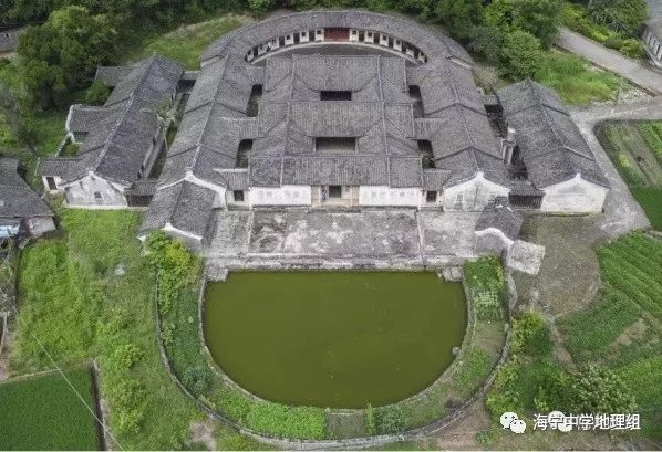 趣味地理围龙屋依风水而建与神灵同居的民居