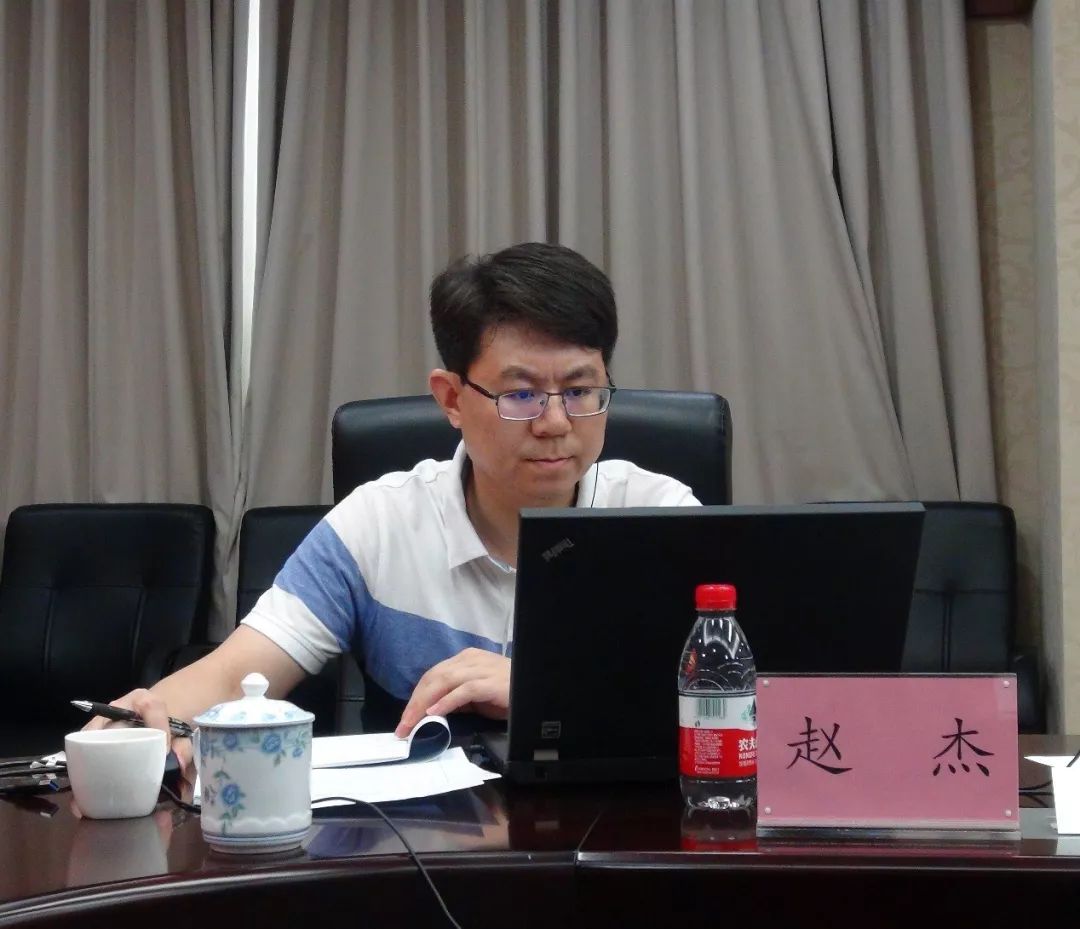 一人斩获两项大奖猜猜是谁这么牛