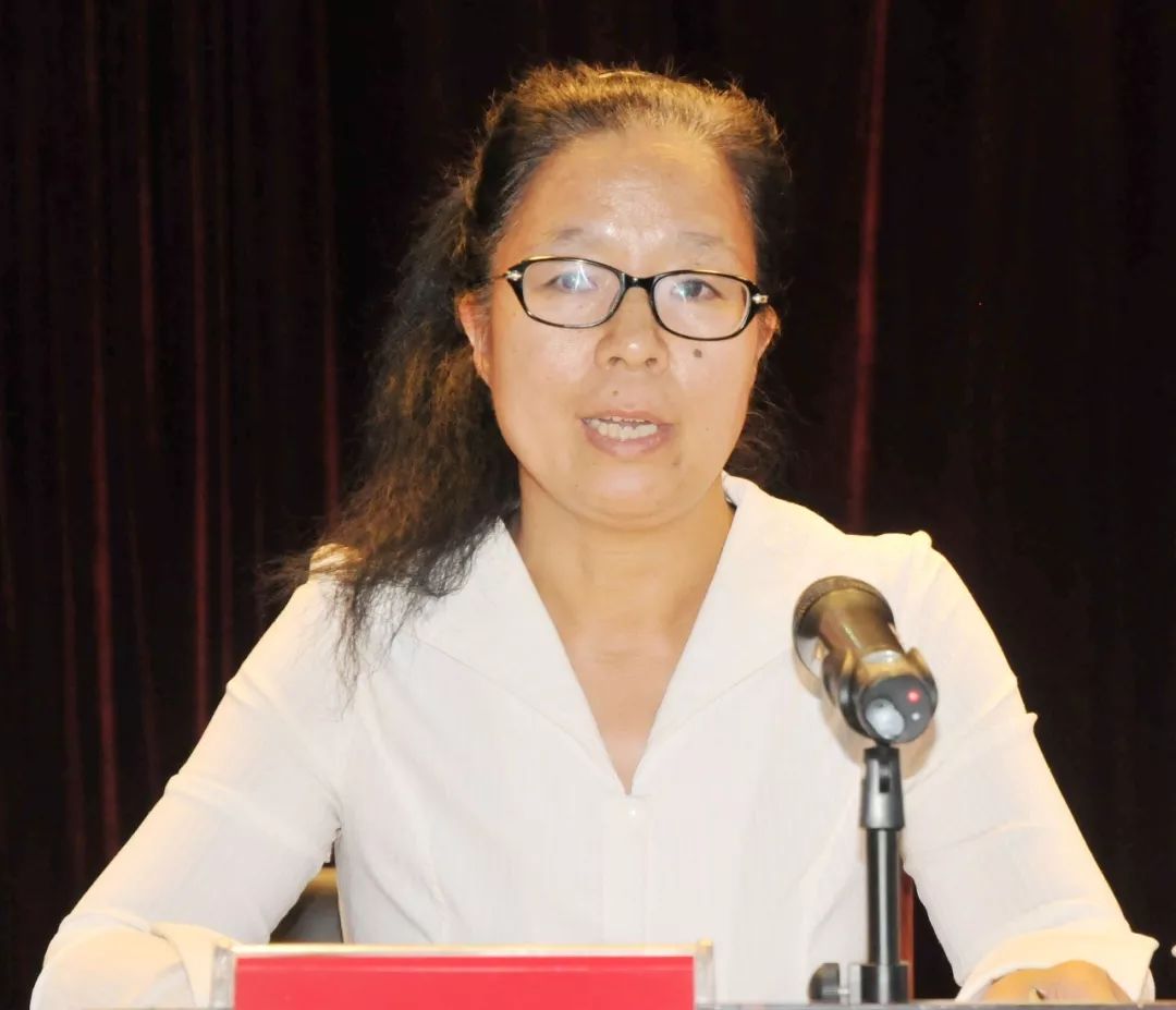 最后,党委副书记,院长崔玉红做会议总结.