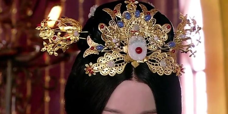 原创这部剧里的头饰明明一片黄铜风却成就了平阳公主她们的奢华发冠