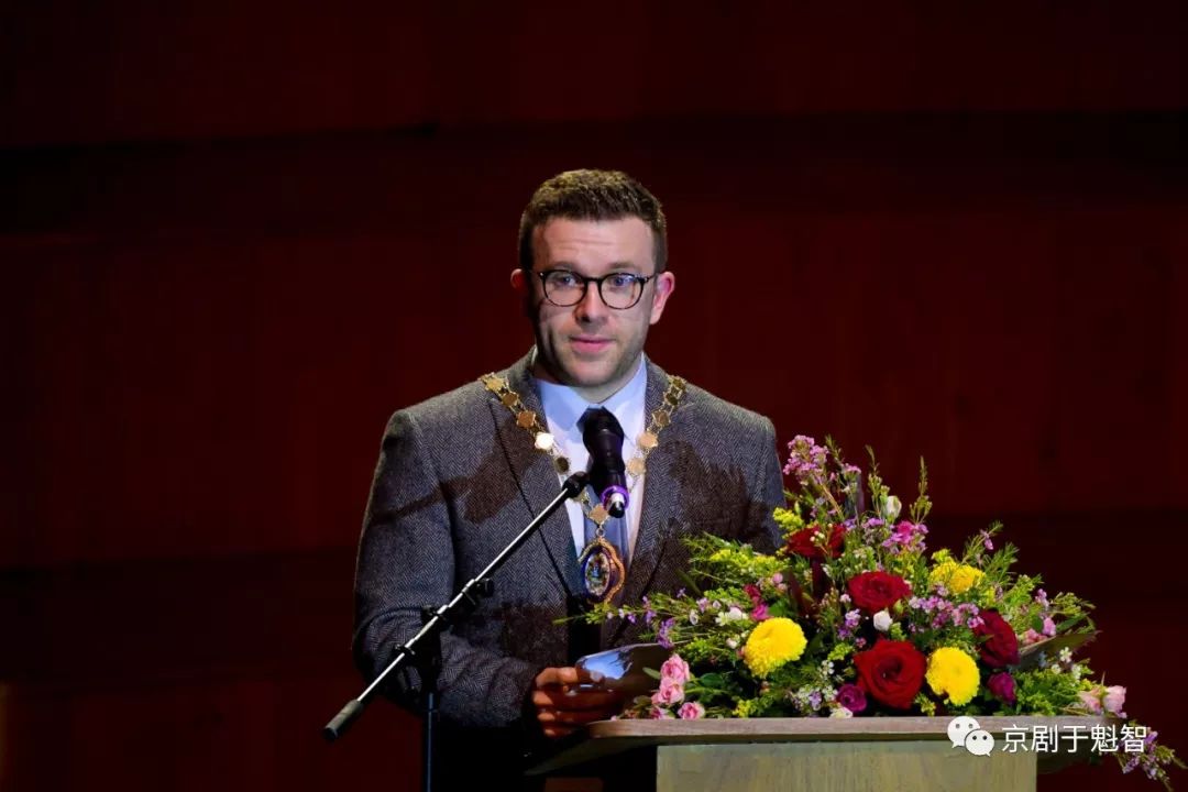 中国驻英国贝尔法斯特总领馆总领事张美芳,贝尔法斯特市副市长彼得