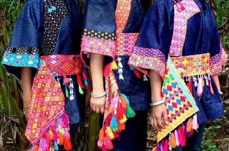 绚丽傣锦秀巧手织云裳