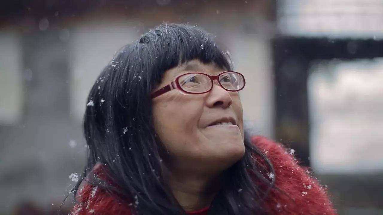 农村脑瘫诗人余秀华究竟水平如何10年400首诗歌这几首最值得