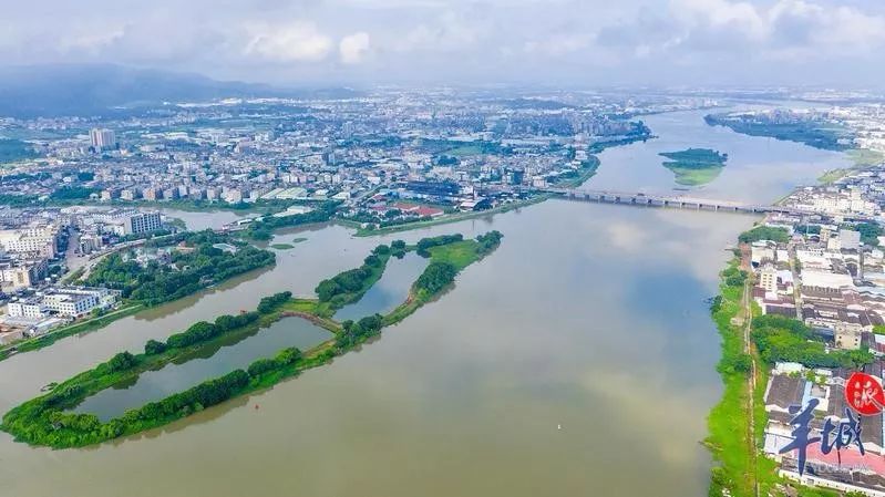 揭阳楼依榕江北河而立近年来,政府大力创文,以"五河毓秀"为核心推进