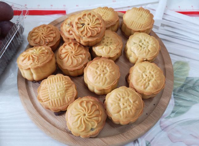 第11期 | 望舒高悬,入映学府——中秋月,上电情_月饼