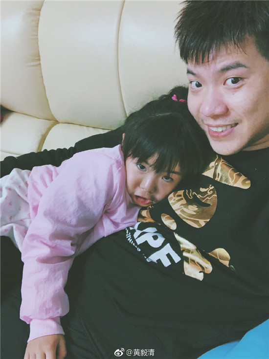没黄毅清裹乱黄奕有女儿庆生温馨有爱成离婚之后最开心的生日