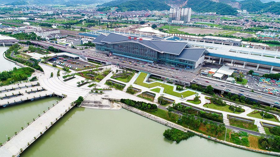 温州火车南站平台改造工程完工,站前平台通道调整为北向南单向