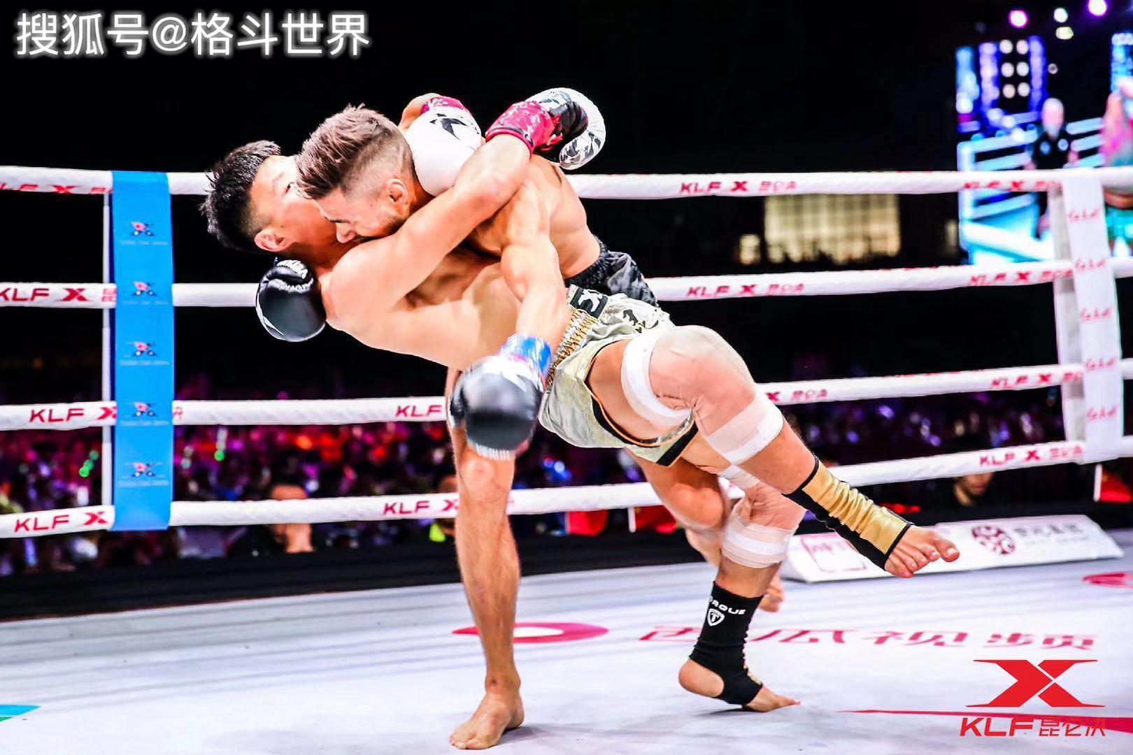 在后备站的比赛中,中国小将刘海南迎战来自丹麦的"追梦人"拉森.