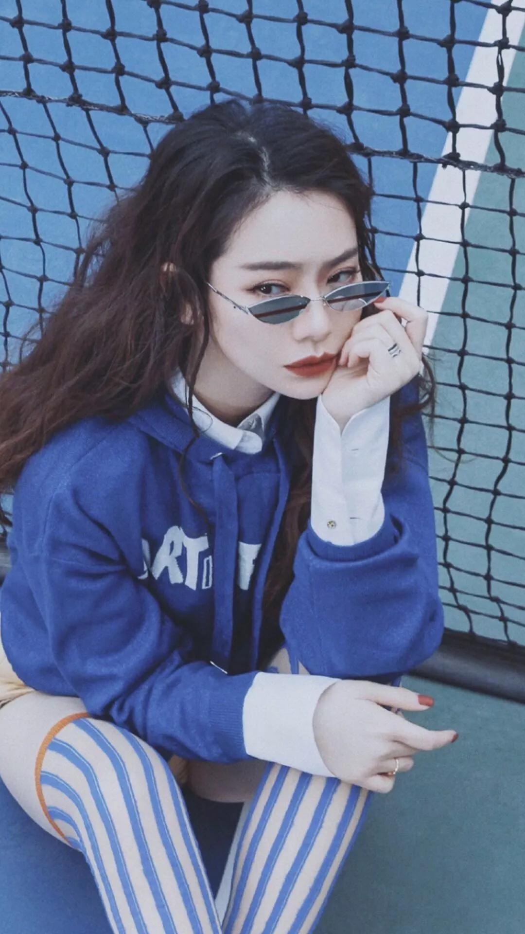 手机壁纸 | 戚薇照片 | 美女明星戚薇高清全面屏壁纸