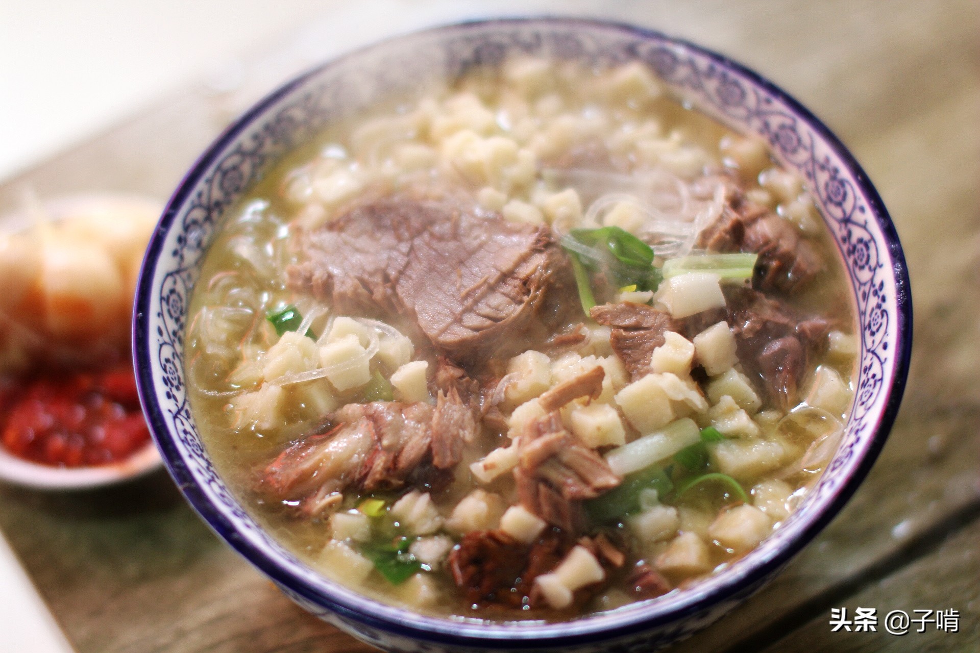 没名气小店泡馍18元肉超多,煮肉用过的调料还要销毁,实在性价比高