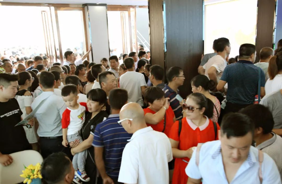 乐▲现场活动图万载碧桂园城市展厅荣耀开启是世界500强碧桂园与万载