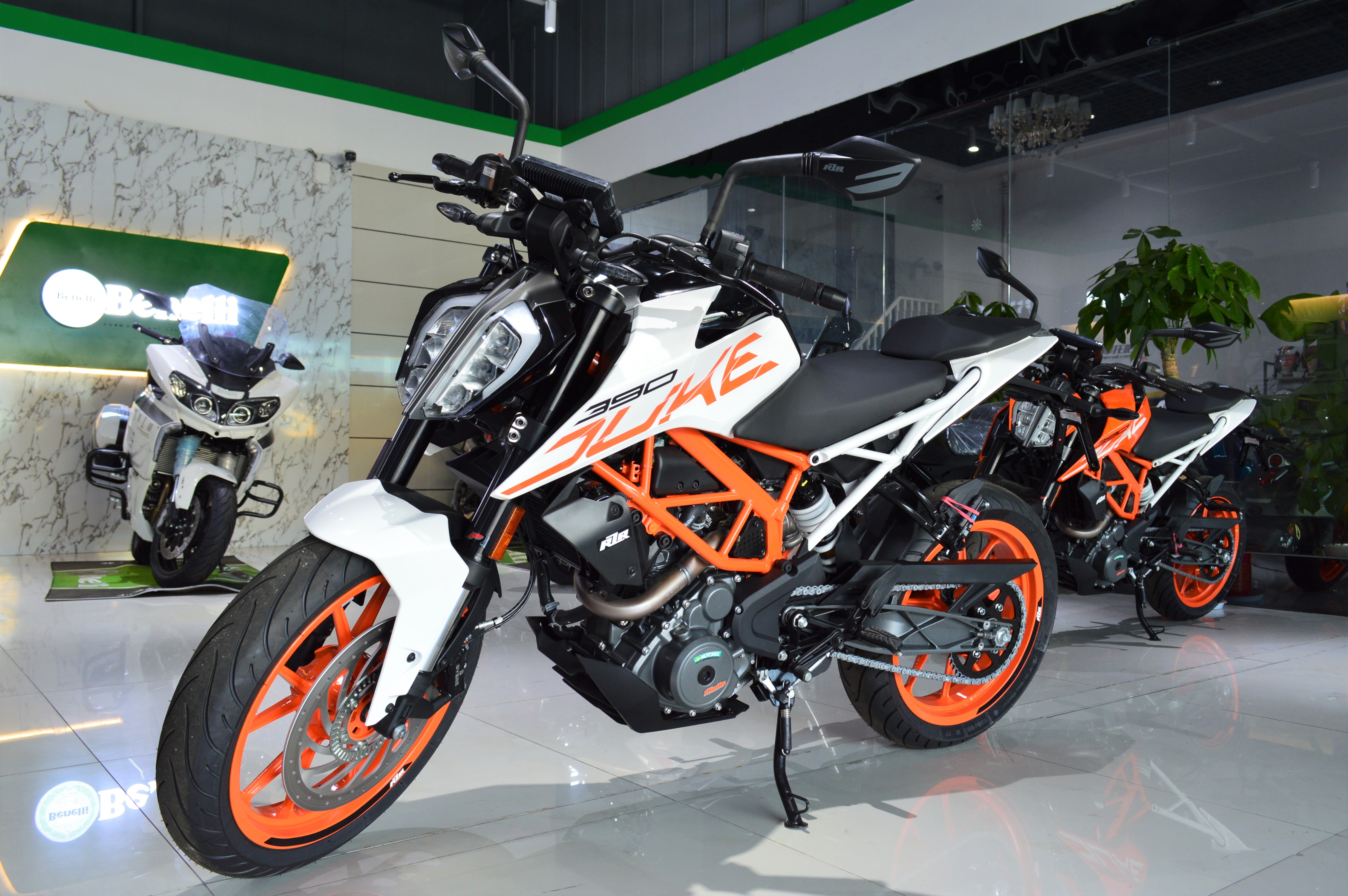 5万元内最强街车ktm390duke静态测评