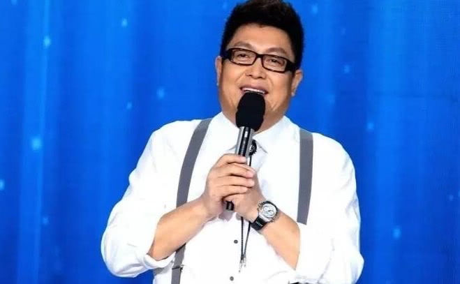 相信大家都看过《大王小王》这档综艺采访节目,在里面王为念是一个