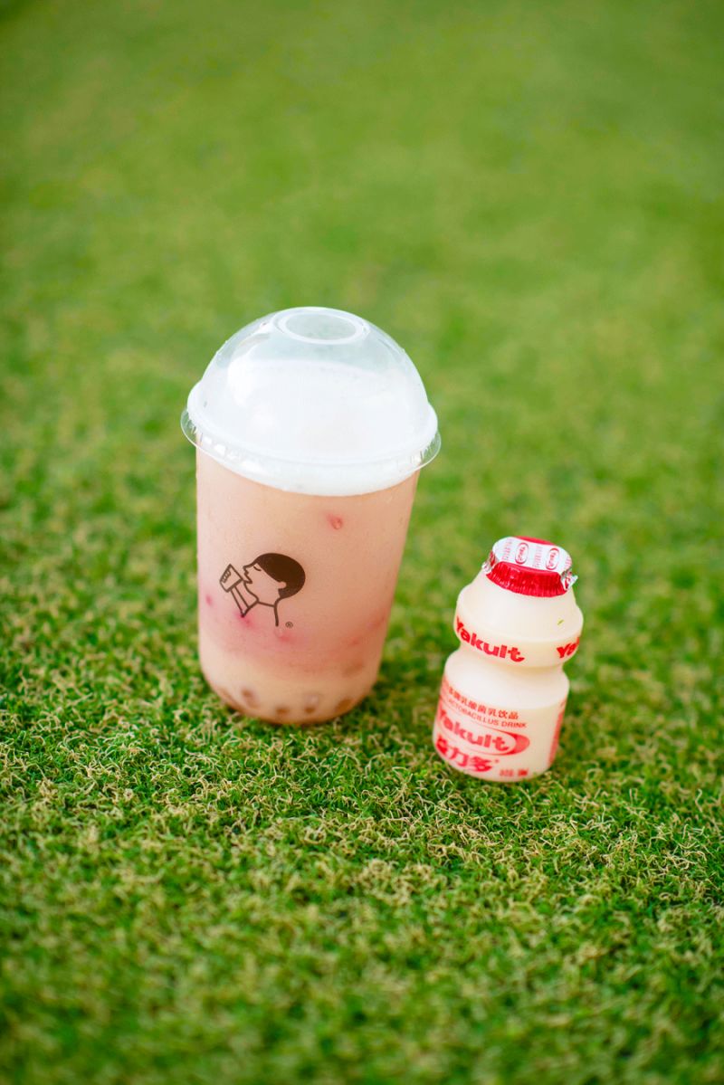 给你超出5倍的快乐喜茶 养乐多养乐多也变大了没想到,我们长大了小小