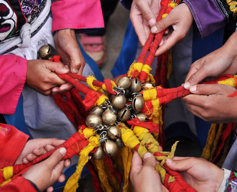 17度夏天的贵州凉都,是如何孕育出这只火热的彝族舞蹈?_铃铛