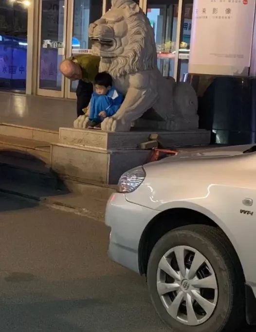 捧腹大笑丨看完熊孩子的迷惑行为我笑出了腹肌