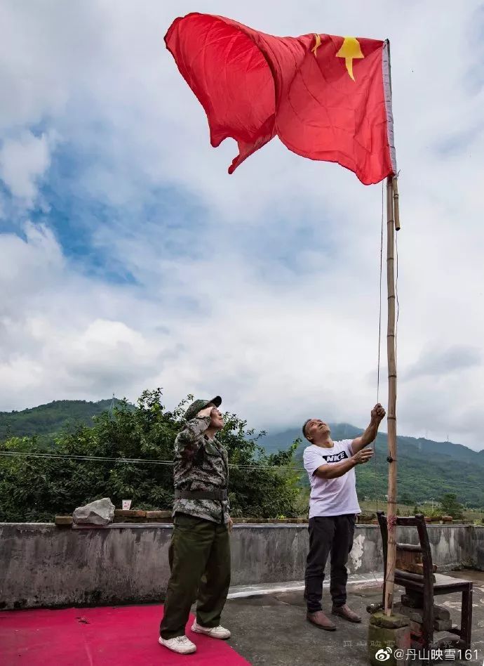 新中国成立70周年 | 老兵,用这样的方式爱国!_国旗
