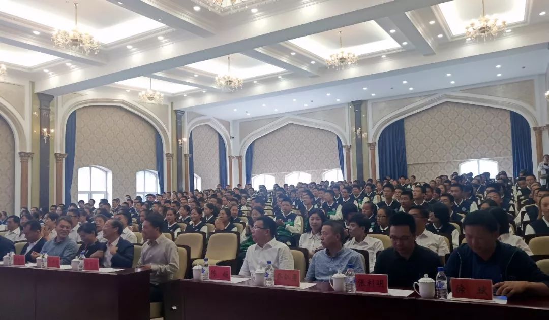 绍兴考察团到辽源五中毕业生为母校干了一件大事