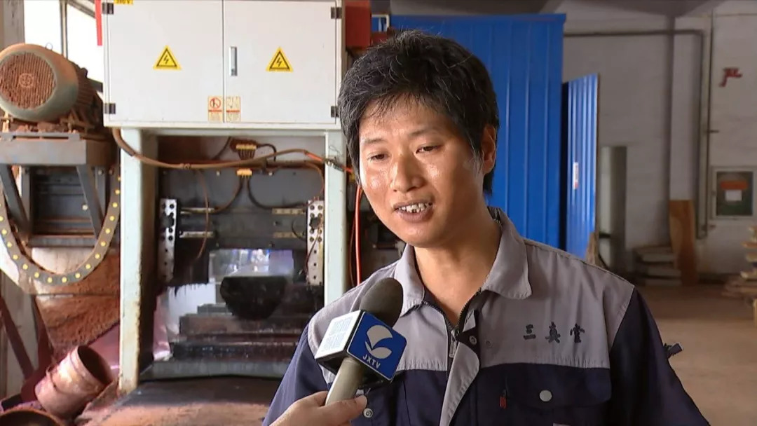 【切木头月入上万】家具厂老板全指望他了