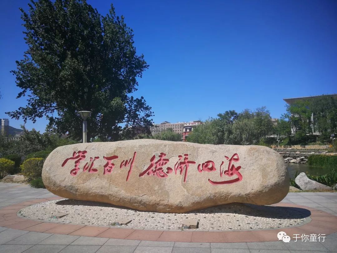 综合楼,心海湖,校训石,湖畔书屋.移步易景.