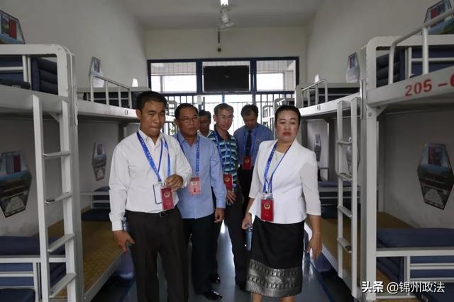 交流取经今天这个监狱来了一帮外国检察官