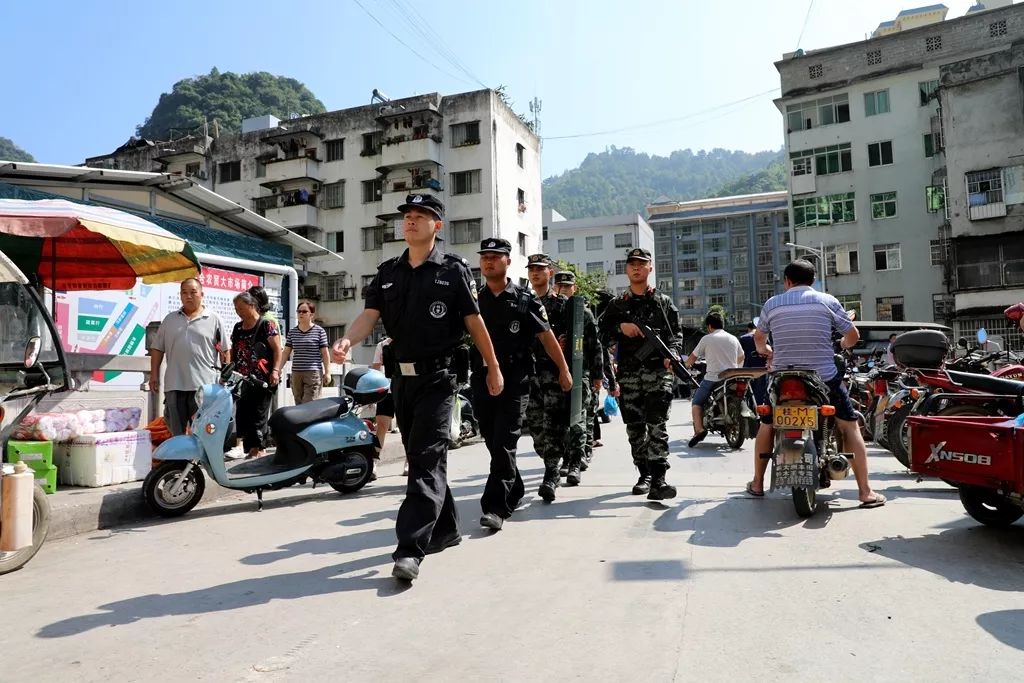 天峨:中秋佳节,全警上岗护大家