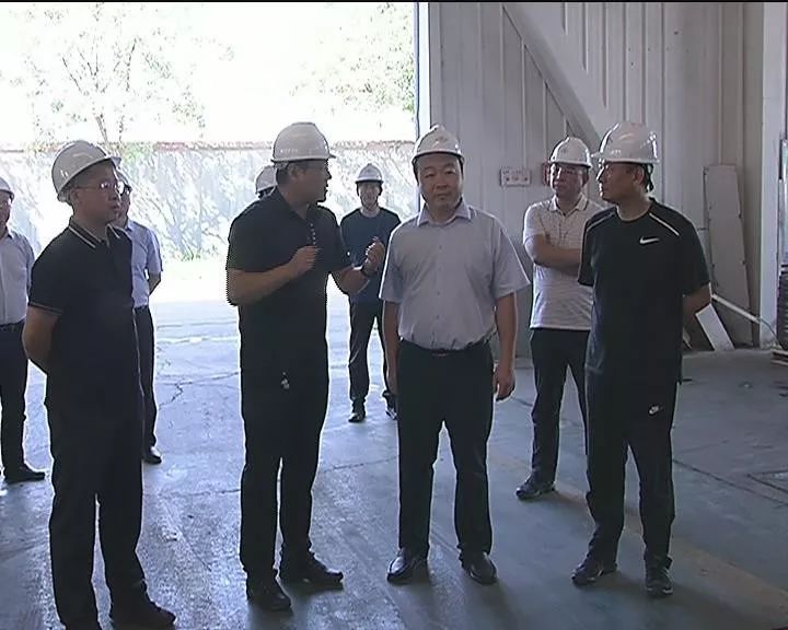 为做好中秋节假日期间安全生产工作,9月14日,县领导田军威,刘宏杰带领