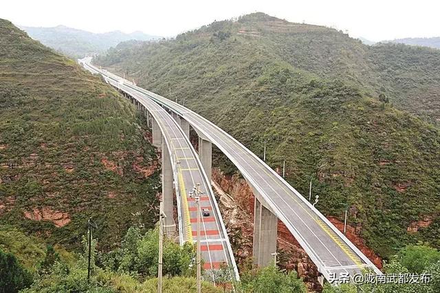 至此,连接全市九县区的"h"型高速公路网络形成其中陇南段158.