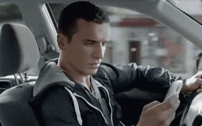 惊呆了长途客车司机开车看黄片