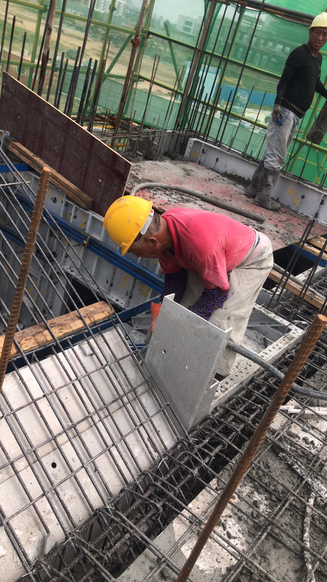 率麻城建筑之先河,影源·健康城采用铝模浇灌混泥土新工艺