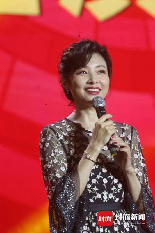 央视原主持人周涛出任2020中国文联春晚总导演_迎春