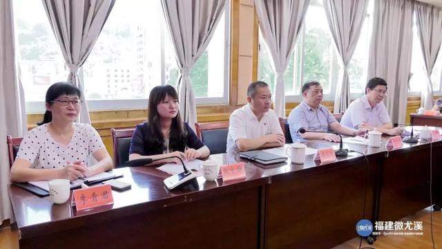 县领导张文静,纪优梓,李青君参加了座谈会.
