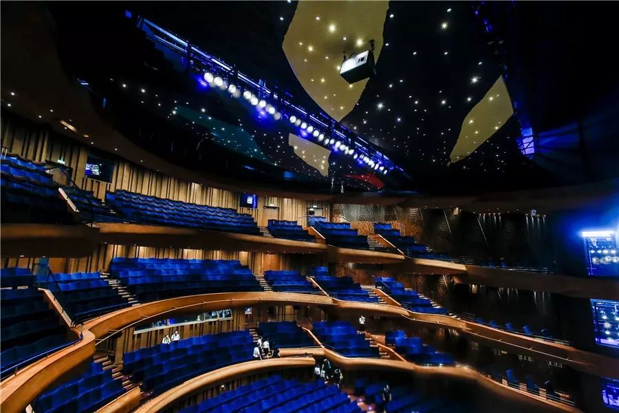 美到令人沉醉!今晚揭幕的上海市中心这座梦幻舞台,眼中都是星辰大海
