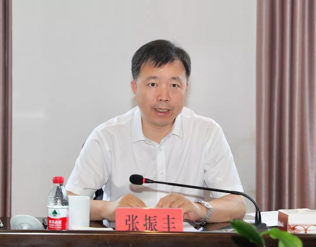 张振丰一行实地踏看了南湖科学中心,深入了解之江实验室,阿里达摩院等