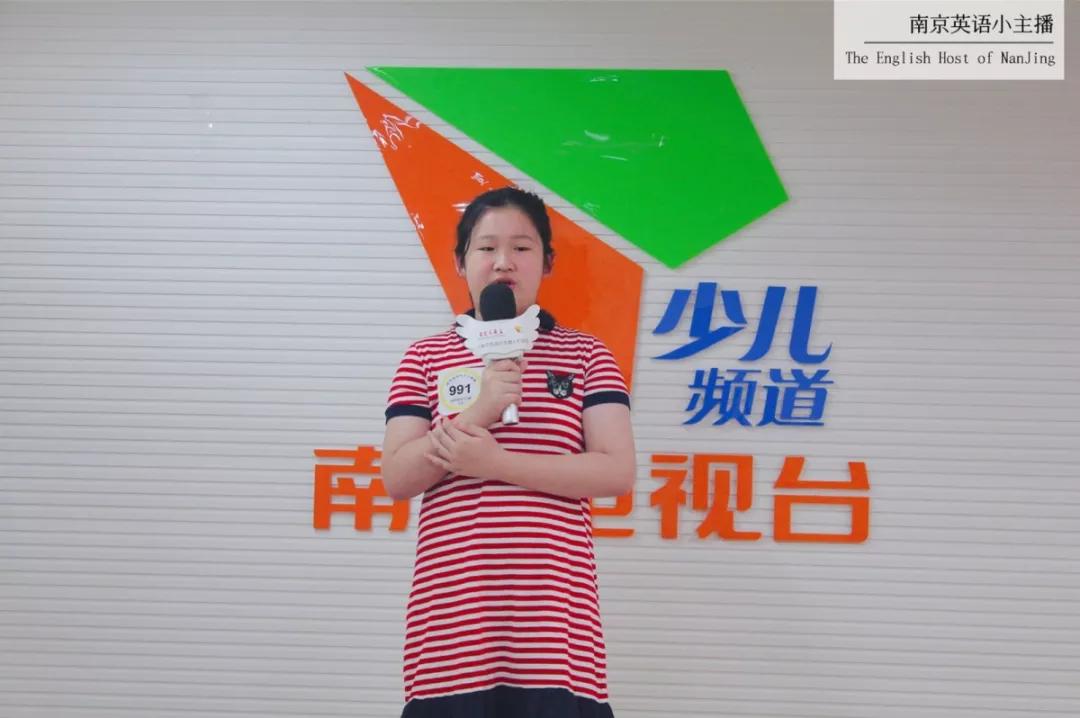 原创托起未来《南京英语小主播》报道之 潘薇羽