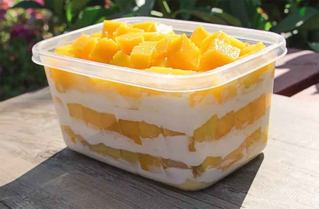 火爆全国的榴莲盒子蛋糕限时特惠,一半以上全是榴莲肉!