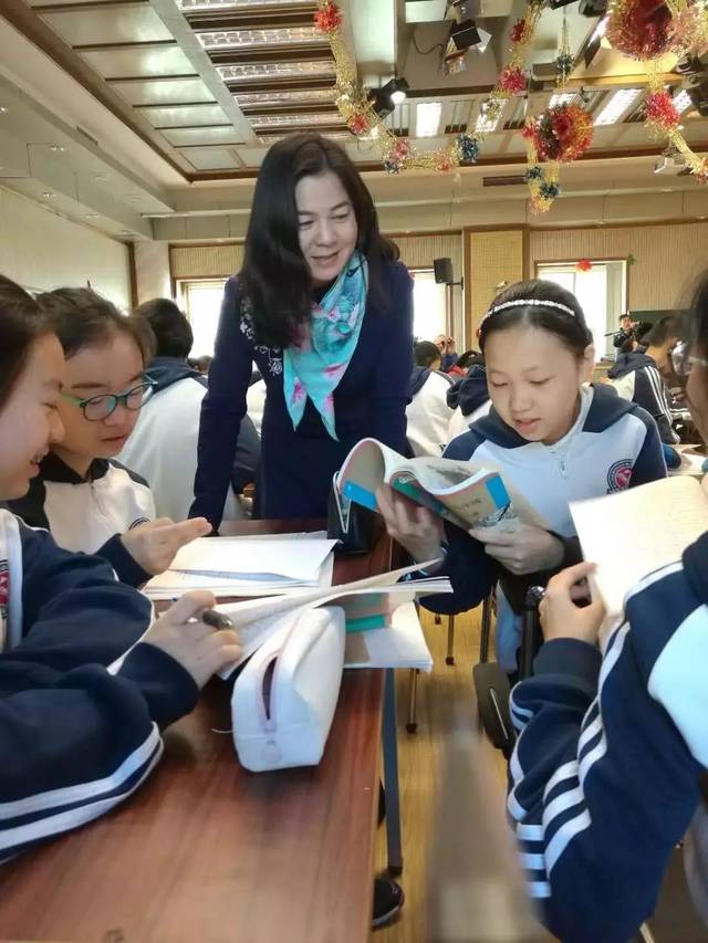 2019教师节特别节目园丁梦中国梦访全国优秀教师文汇中学语文高级教师