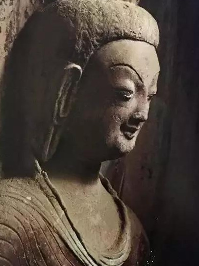 莫高窟第259窟 禅定佛佛像身披通肩袈裟,面部丰满圆润.