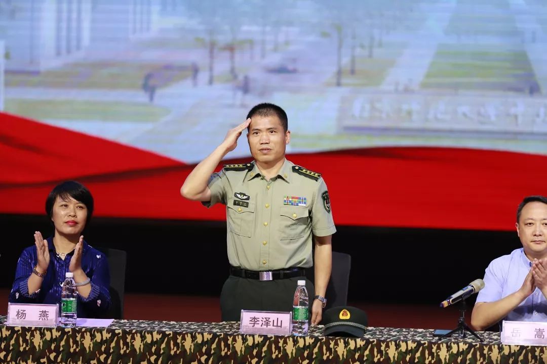 中国人民解放军陆军炮兵防空兵学院南京校区教学科研处处长李泽山大校