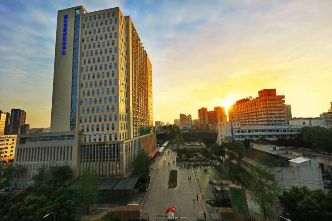 忆沧桑记奋斗颂辉煌征文高良谢芳从四川省肿瘤医院看三十年巨变