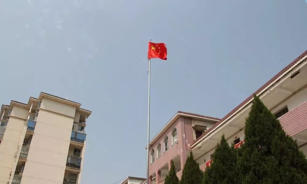彭泽火炬中学举行20192020学年新生军训结营仪式暨开学典礼
